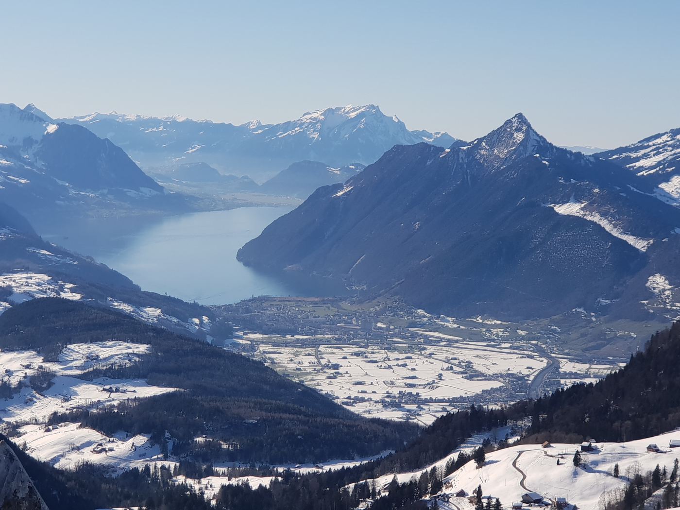 Blick über den Vierwaldstättersee und die Berge
